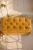 lawka-glam-pikowana-chesterfield-musztardowa-przedpokoj-siedzisko.webp